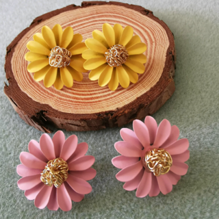 Daisy Bloom Petal Earrings