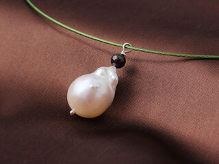 Baroque Pearl Wire Necklace